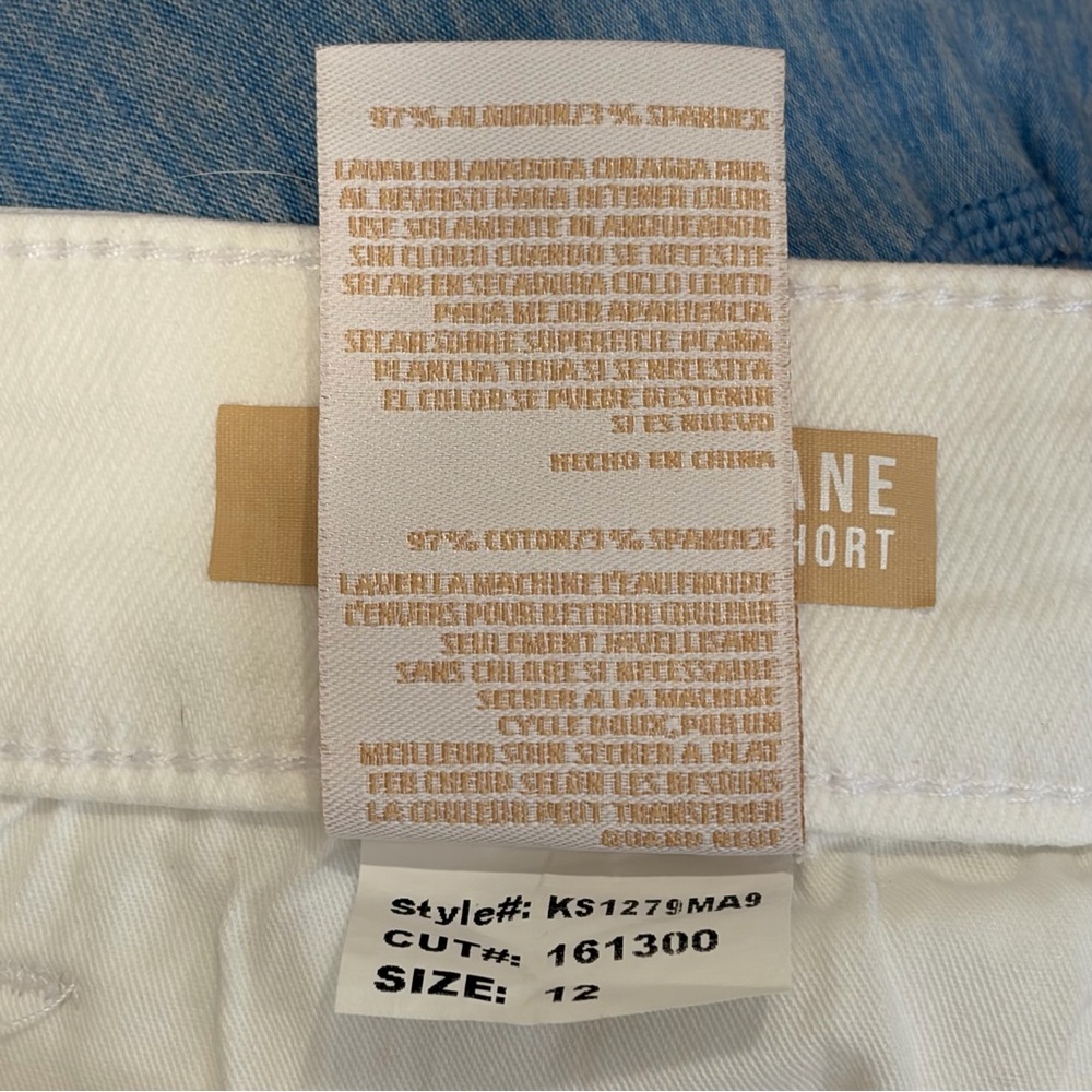 KUT from the Kloth Jane High Rise Short with Fray (Optic White) (12) - Picture 7 of 11